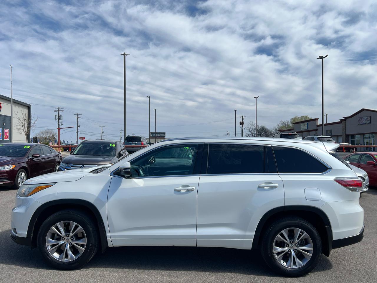 Toyota Highlander XLE FWD V6 2015