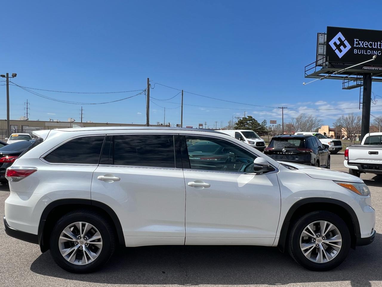 Toyota Highlander XLE FWD V6 2015