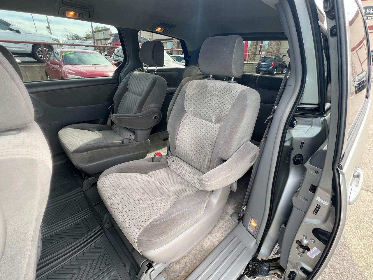 Toyota Sienna CE FWD 8-Passenger 2008