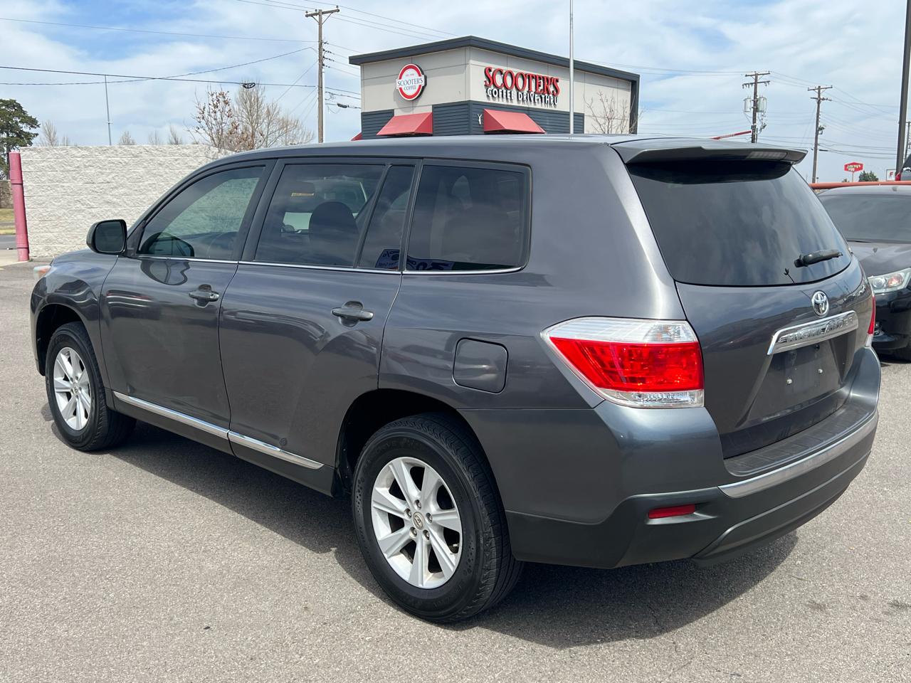 Toyota Highlander Base 2WD I4 2013