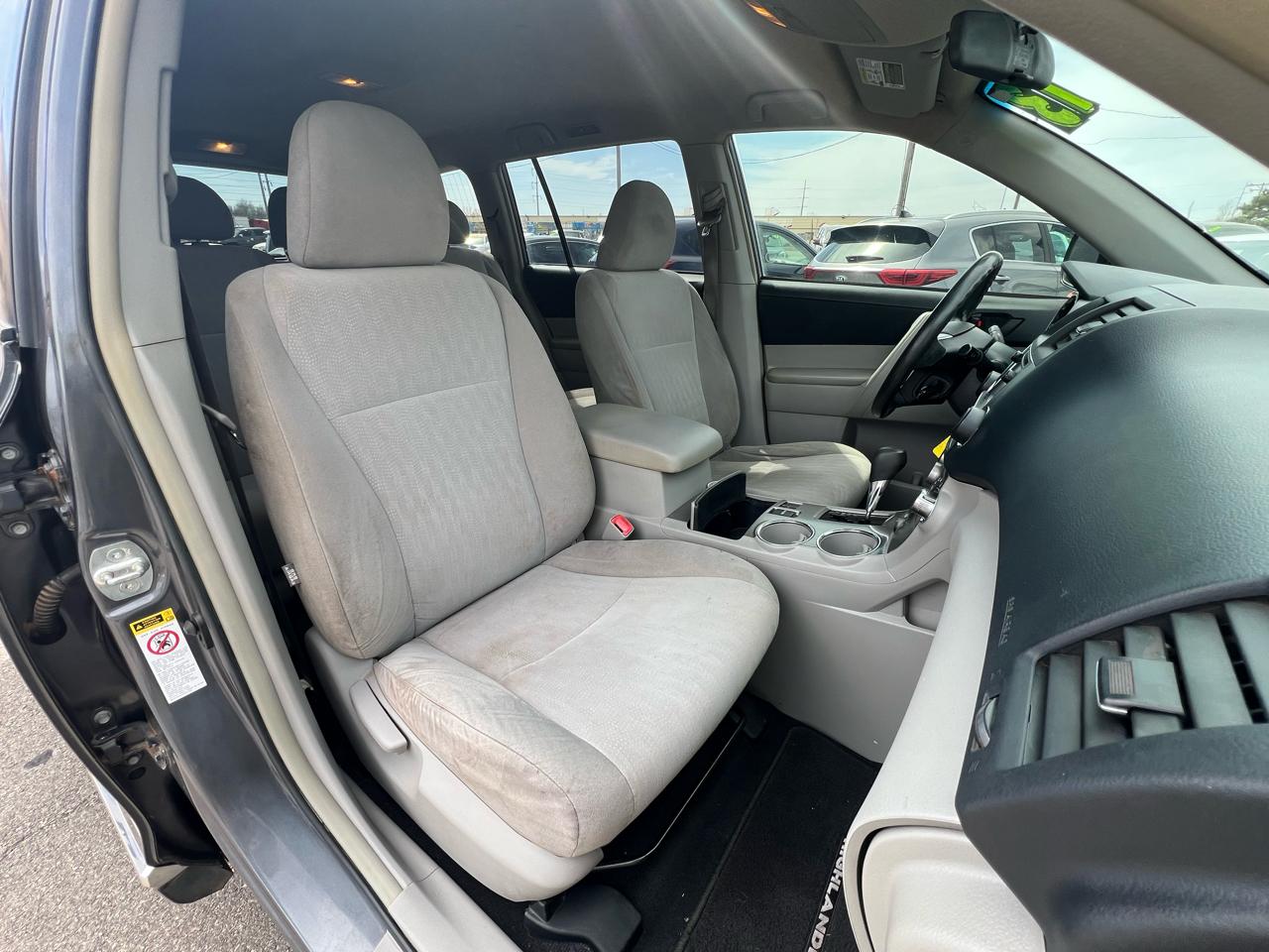 Toyota Highlander Base 2WD I4 2013