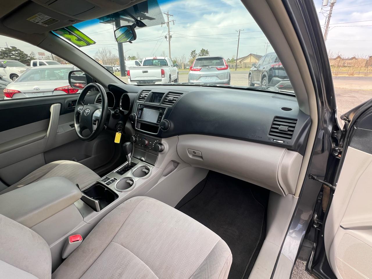 Toyota Highlander Base 2WD I4 2013