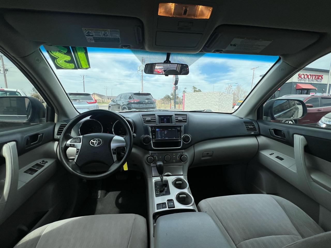 Toyota Highlander Base 2WD I4 2013