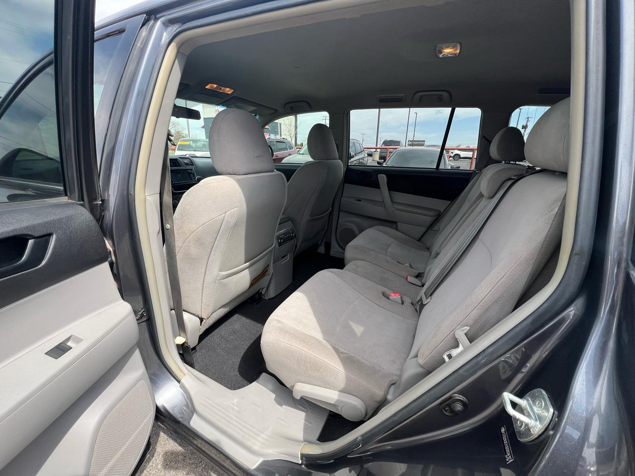 Toyota Highlander Base 2WD I4 2013