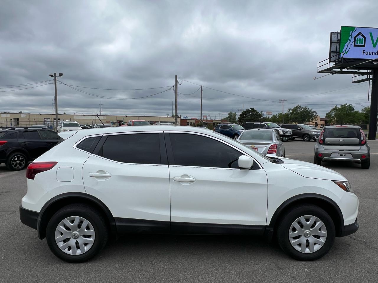 Nissan Rogue Sport S 2019
