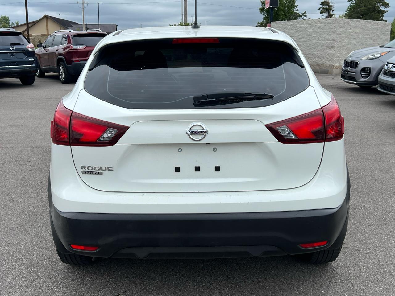 Nissan Rogue Sport S 2019