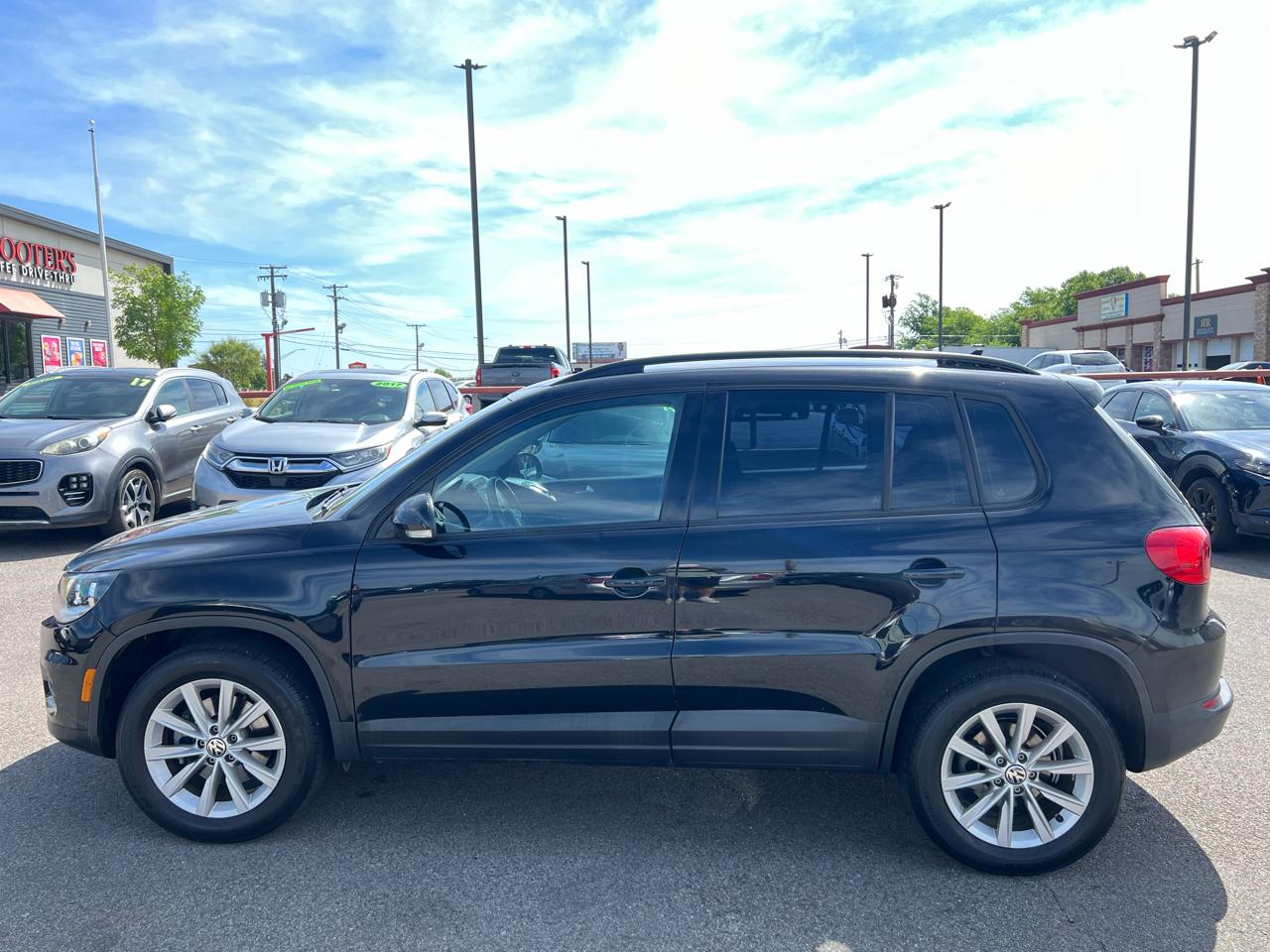 Volkswagen Tiguan S 2018