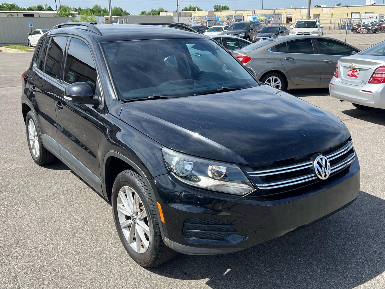 Volkswagen Tiguan S 2018