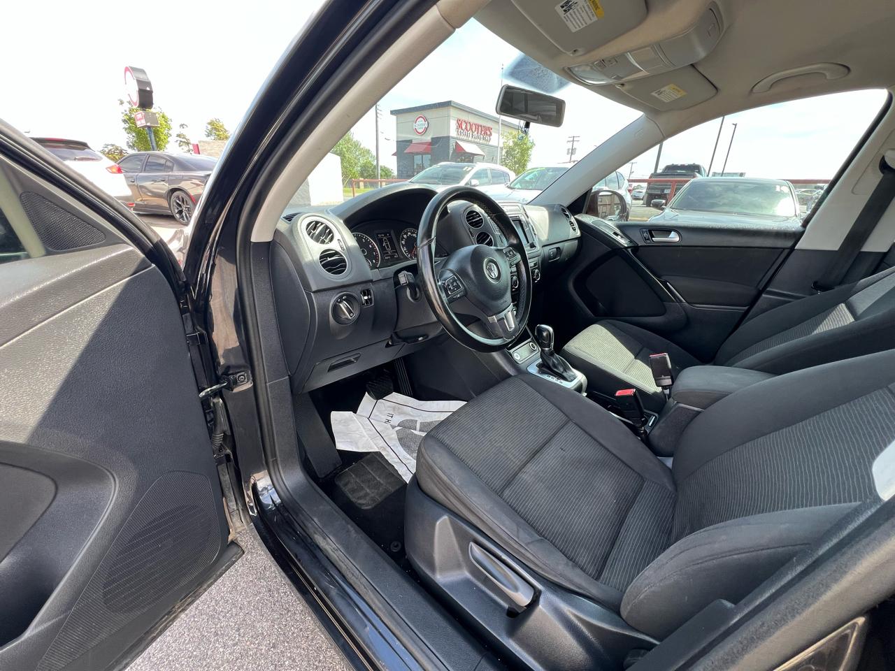 Volkswagen Tiguan S 2018