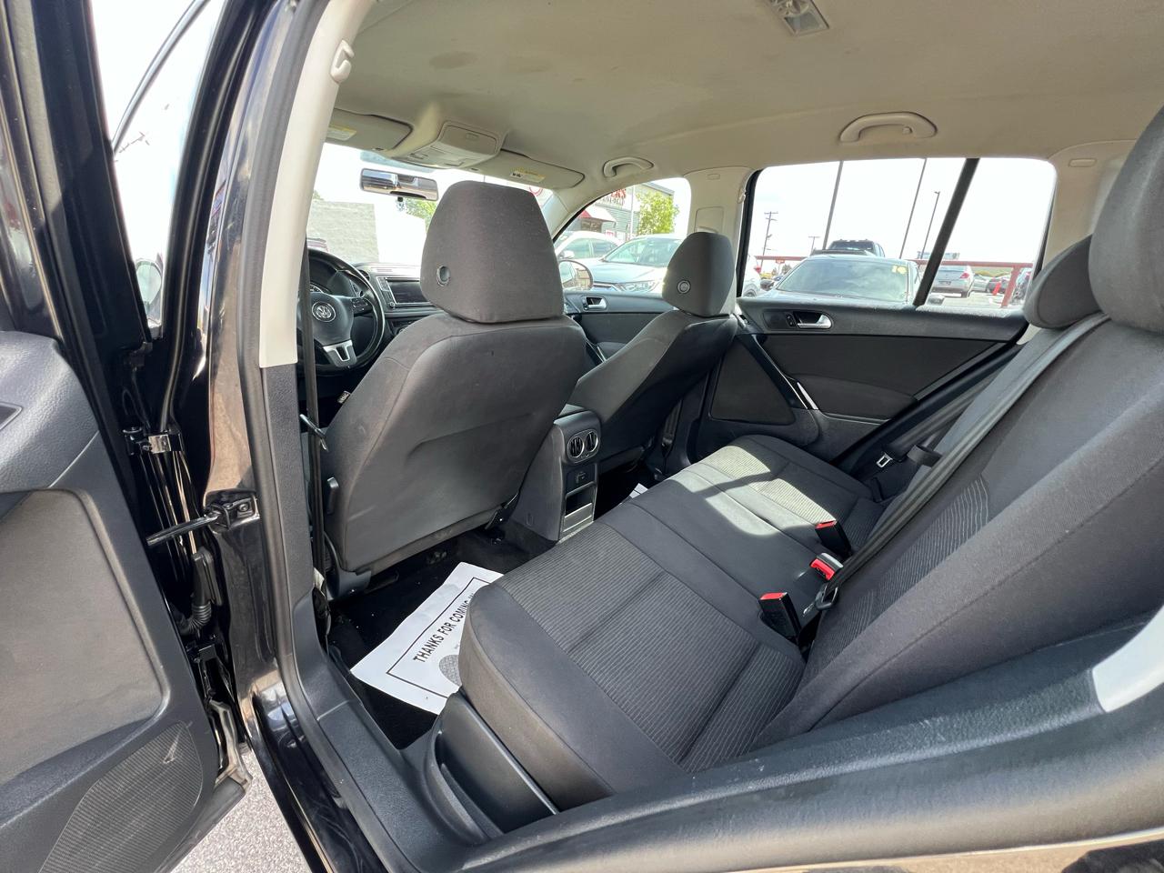 Volkswagen Tiguan S 2018