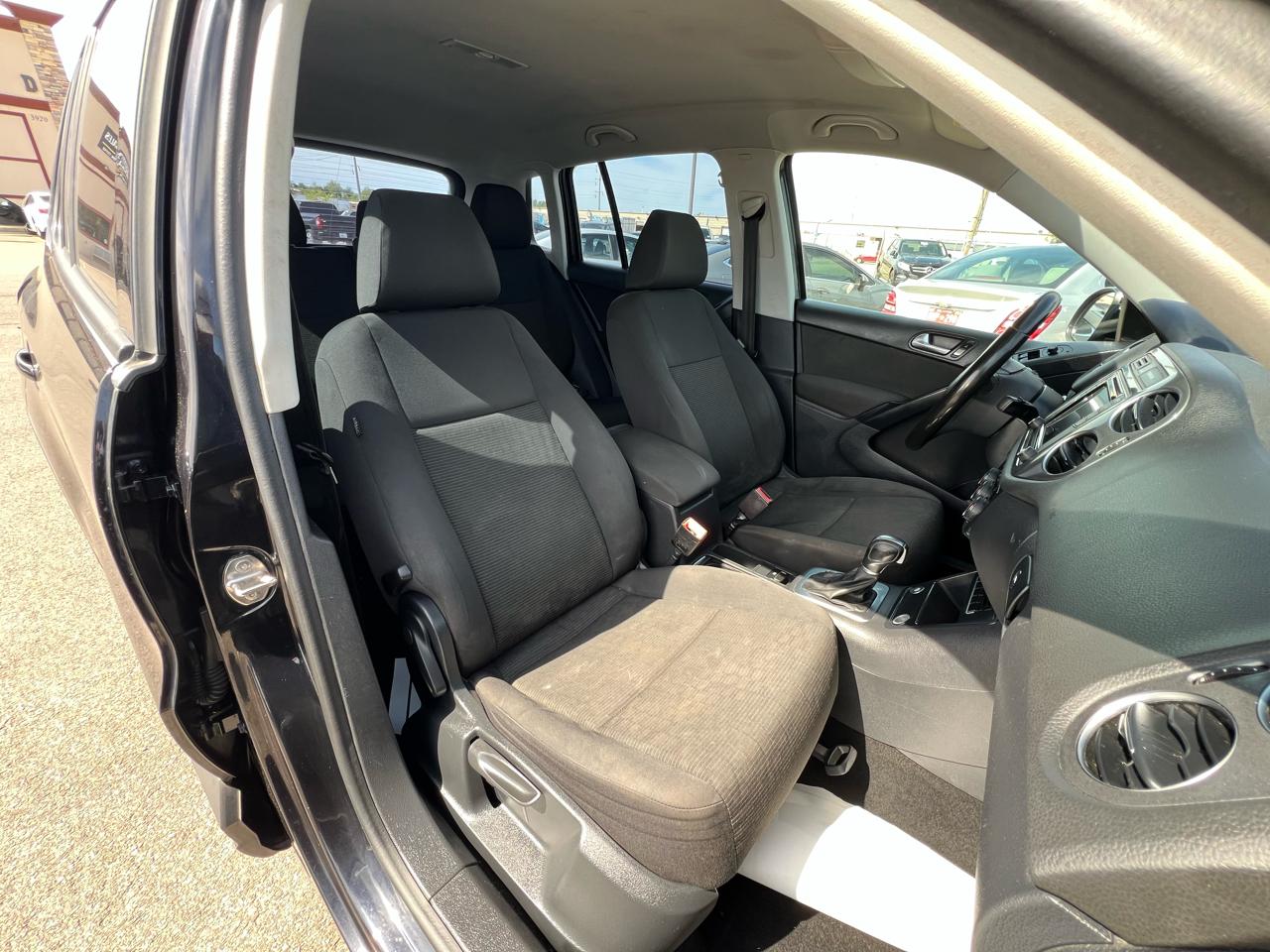 Volkswagen Tiguan S 2018