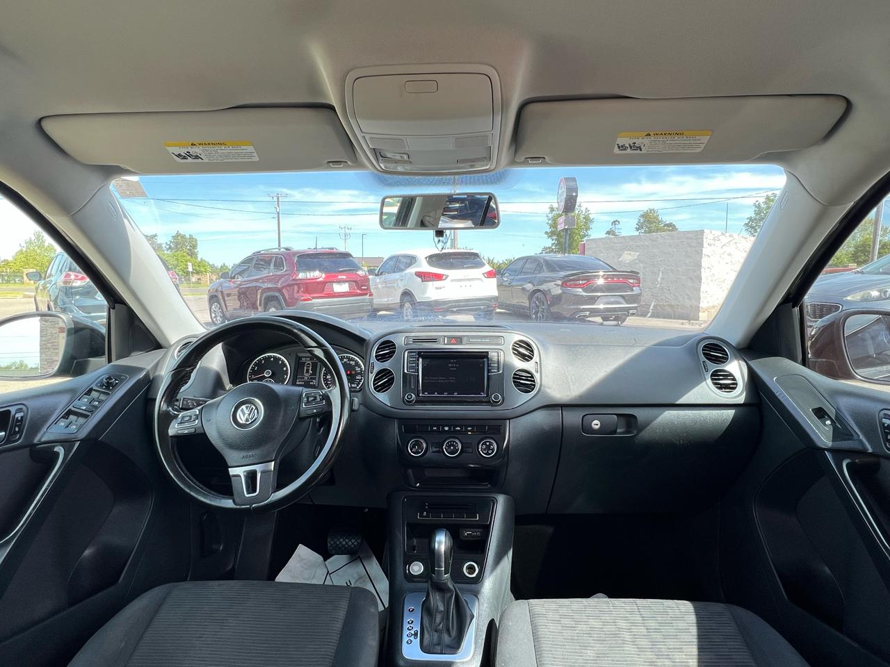 Volkswagen Tiguan S 2018