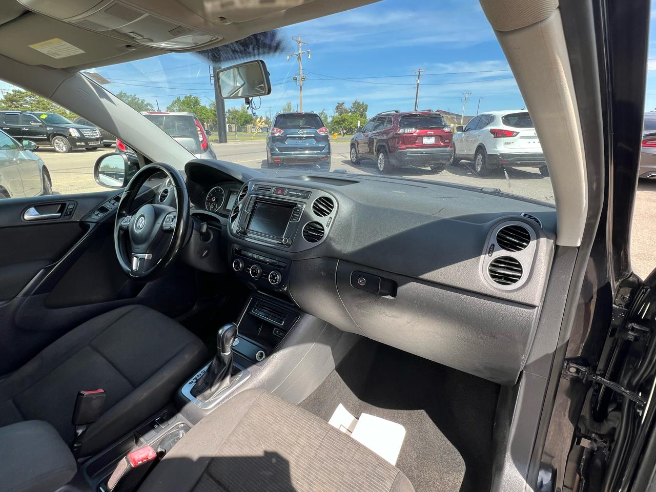 Volkswagen Tiguan S 2018