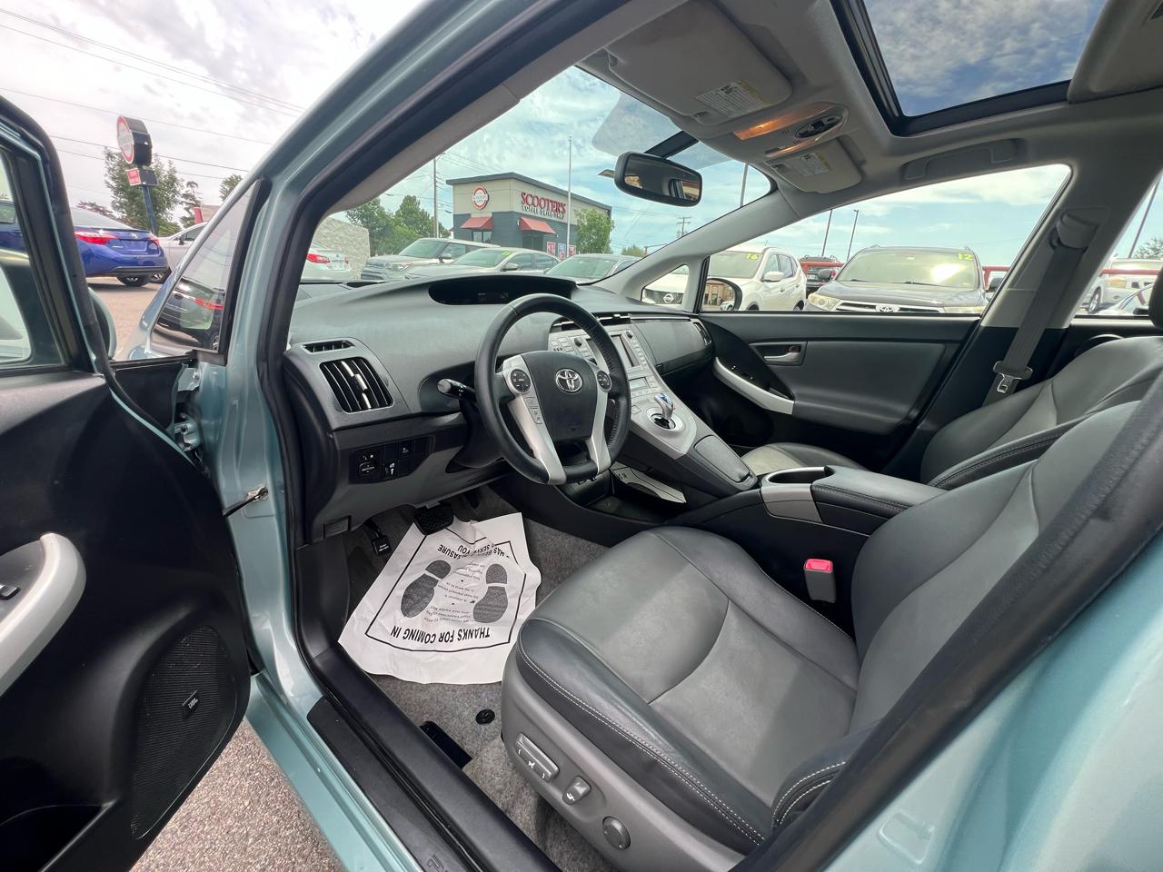 Toyota Prius Prius V 2012