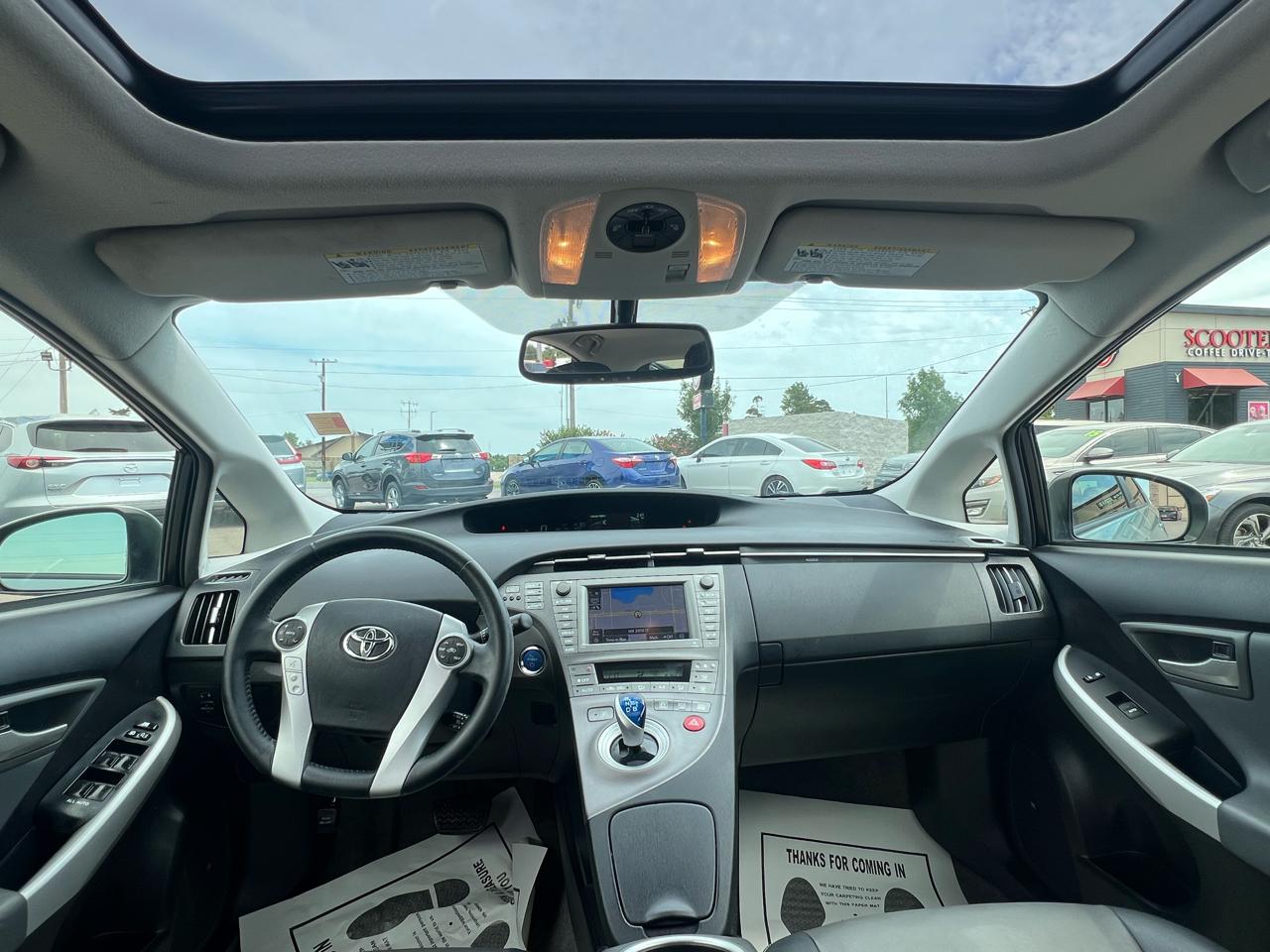 Toyota Prius Prius V 2012
