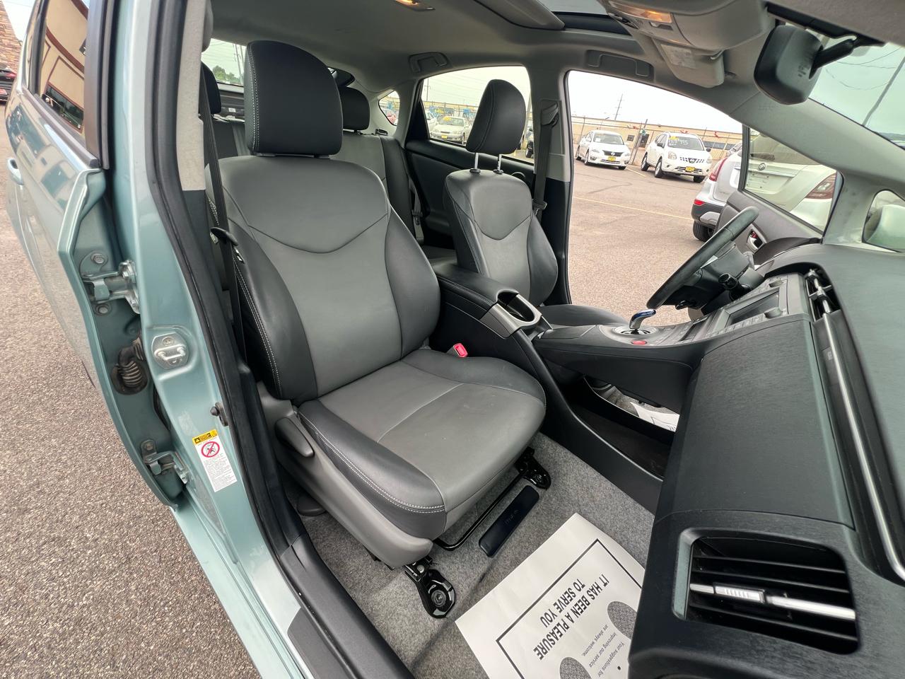 Toyota Prius Prius V 2012