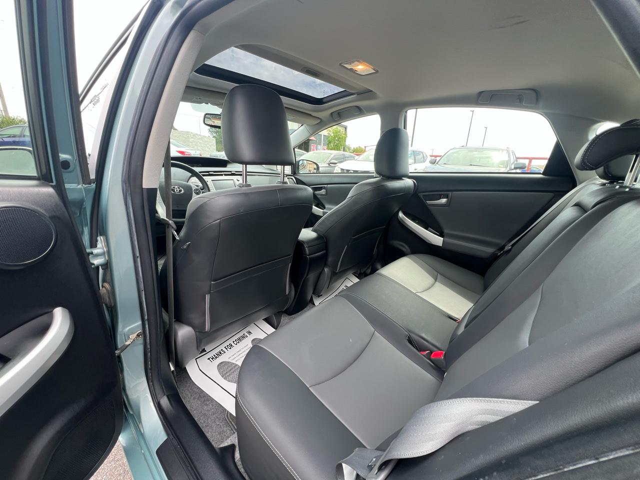Toyota Prius Prius V 2012