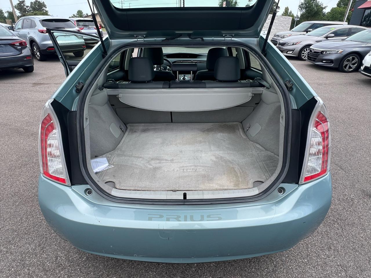 Toyota Prius Prius V 2012