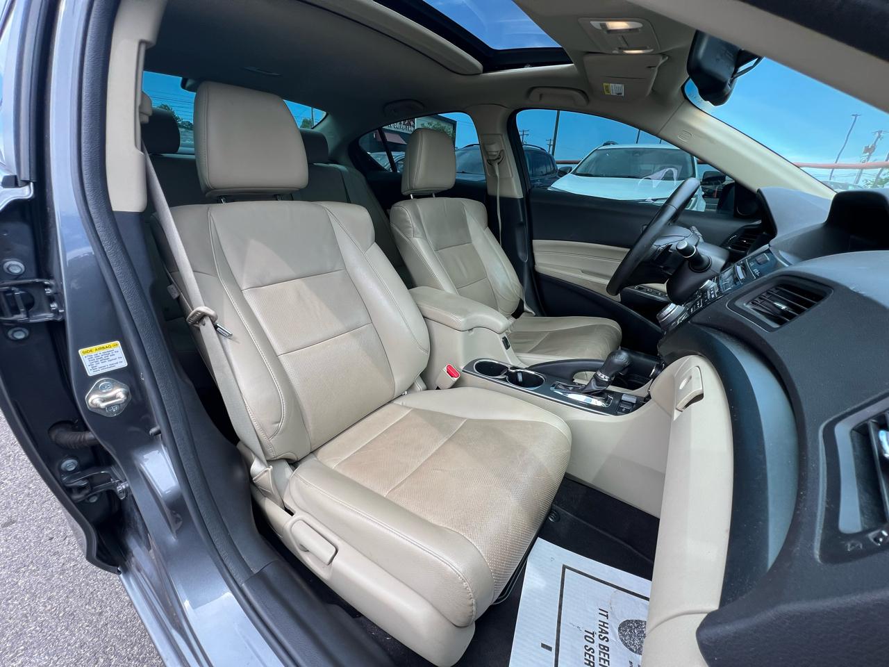 Acura ILX 5-Spd AT w/ Technology Package 2014