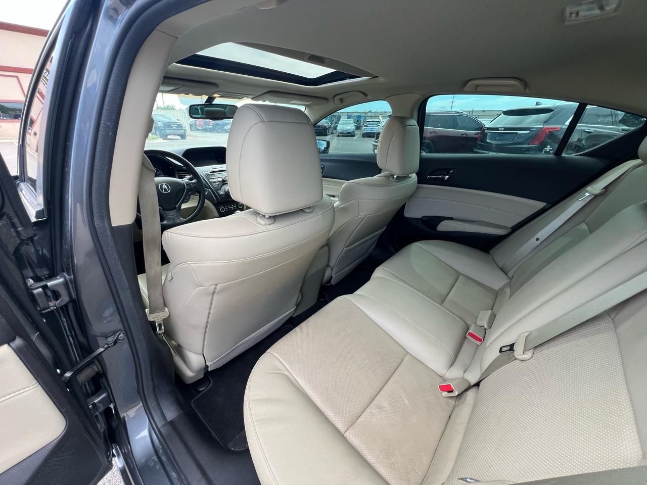 Acura ILX 5-Spd AT w/ Technology Package 2014