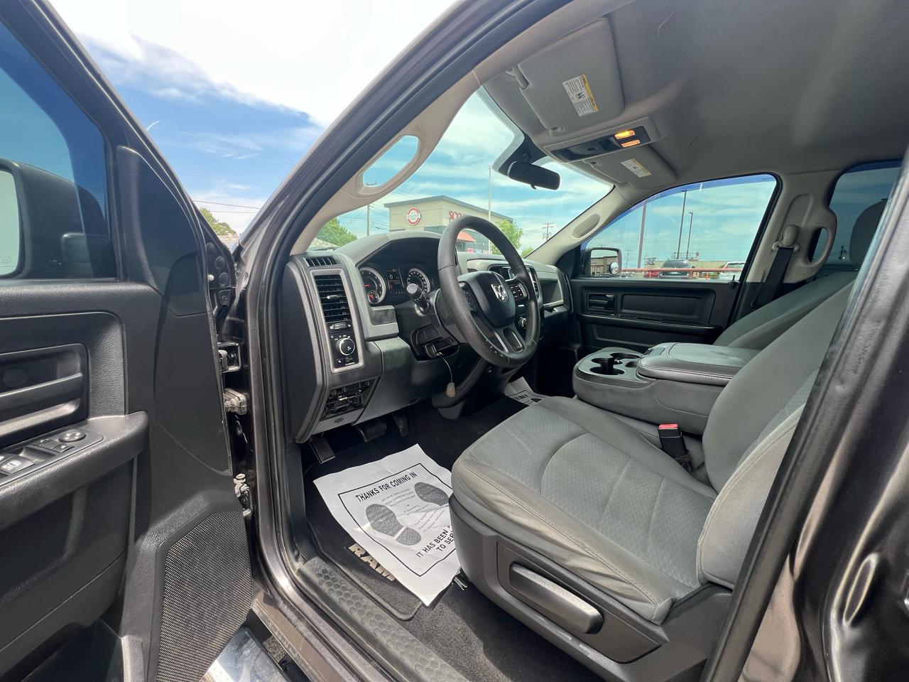 RAM 1500 Tradesman Quad Cab 4WD 2017
