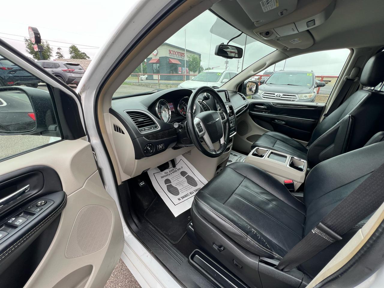 Chrysler Town & Country Touring 2016