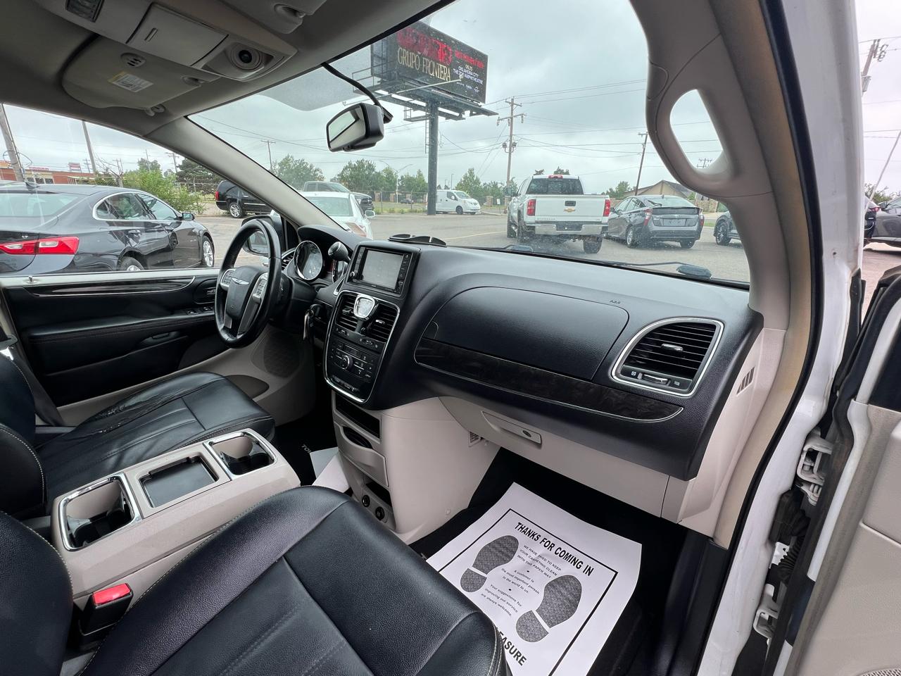 Chrysler Town & Country Touring 2016