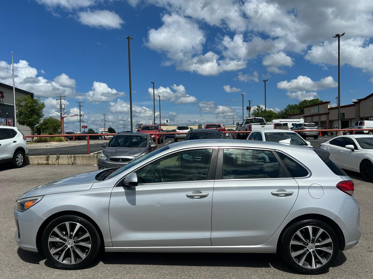 Hyundai Elantra GT Base 6A 2019