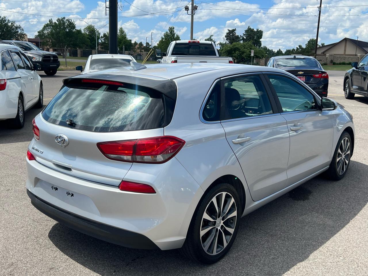 Hyundai Elantra GT Base 6A 2019