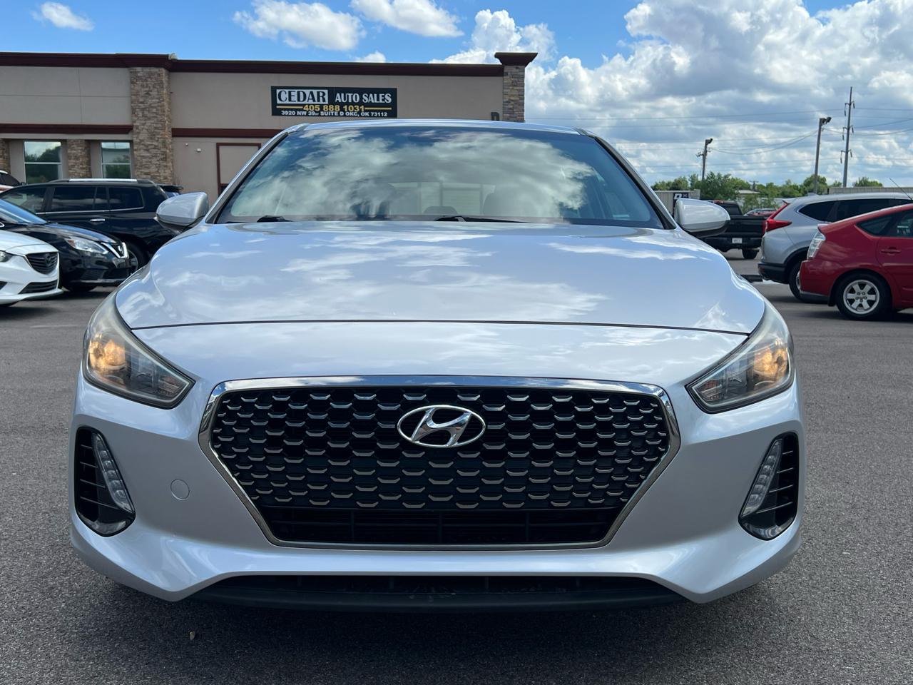 Hyundai Elantra GT Base 6A 2019