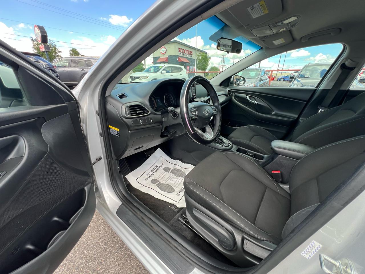 Hyundai Elantra GT Base 6A 2019