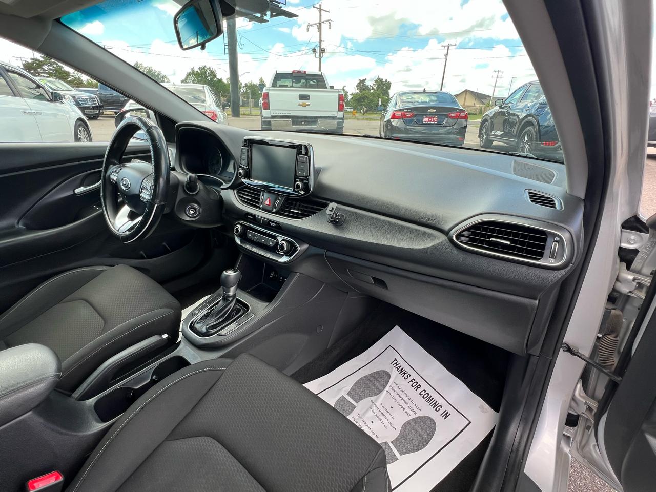 Hyundai Elantra GT Base 6A 2019
