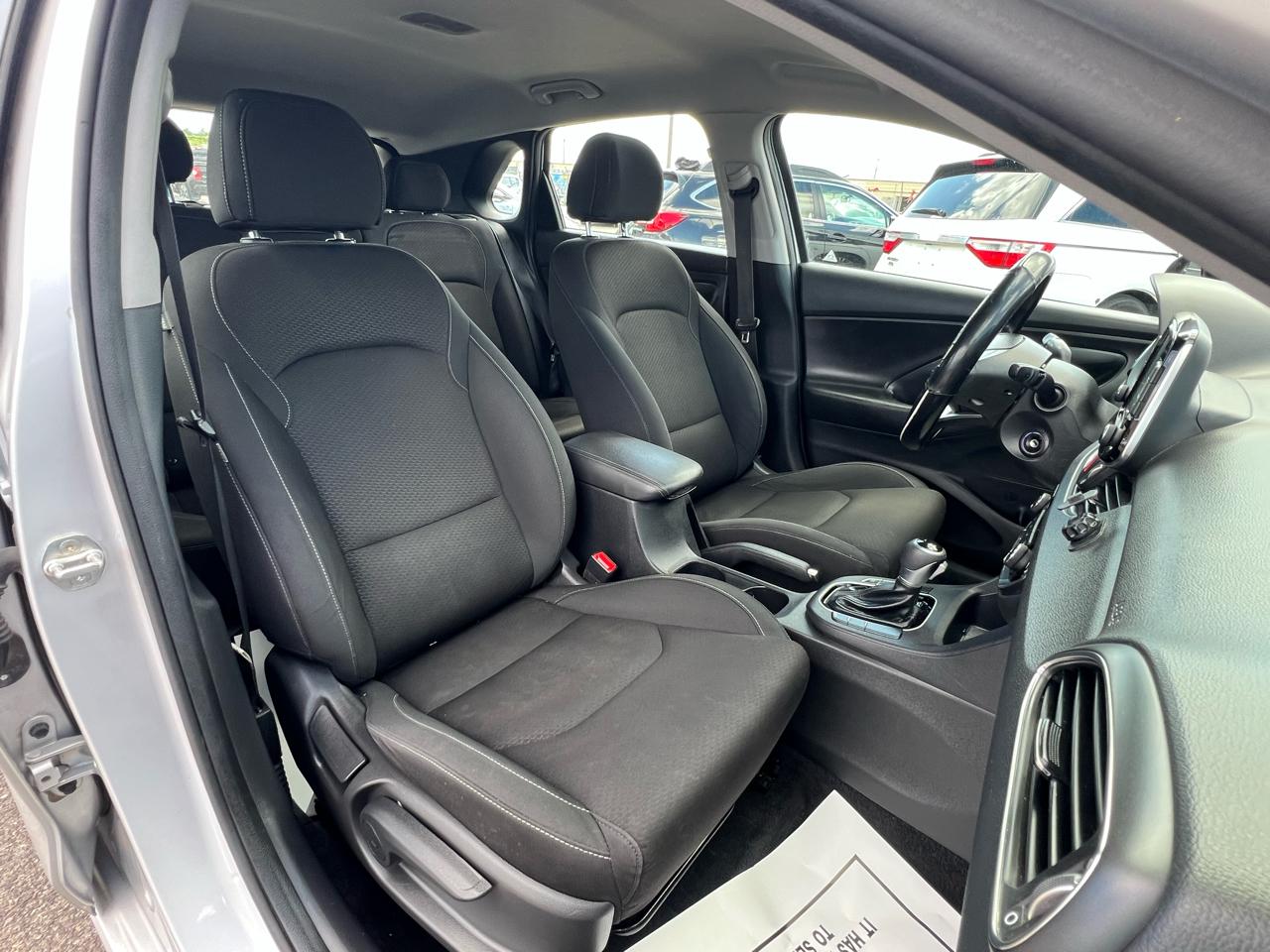 Hyundai Elantra GT Base 6A 2019