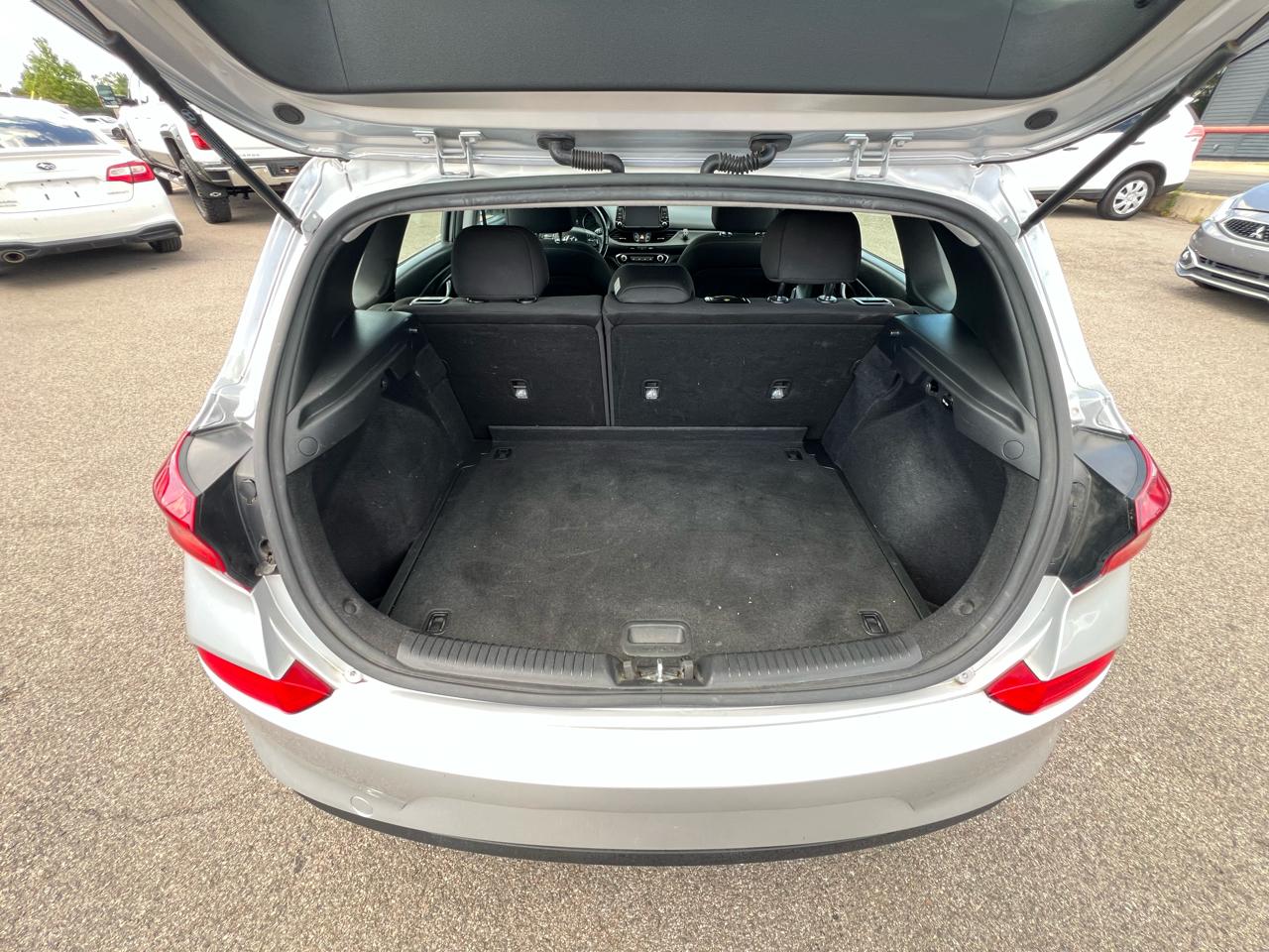 Hyundai Elantra GT Base 6A 2019