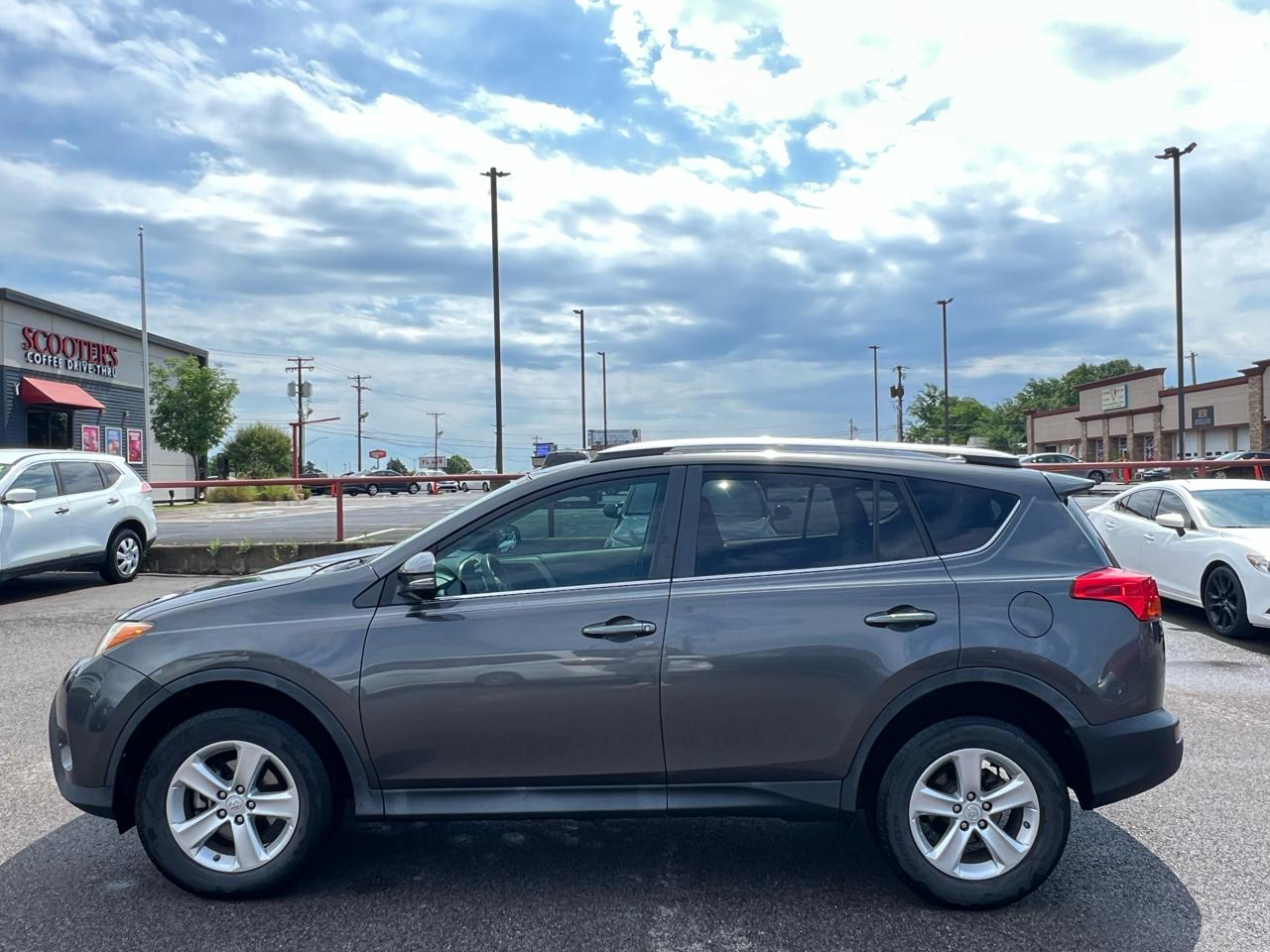 Toyota RAV4 XLE FWD 2013