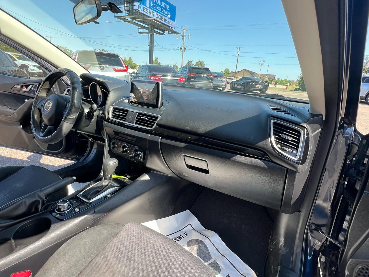 Mazda MAZDA3 i Sport MT 5-Door 2015