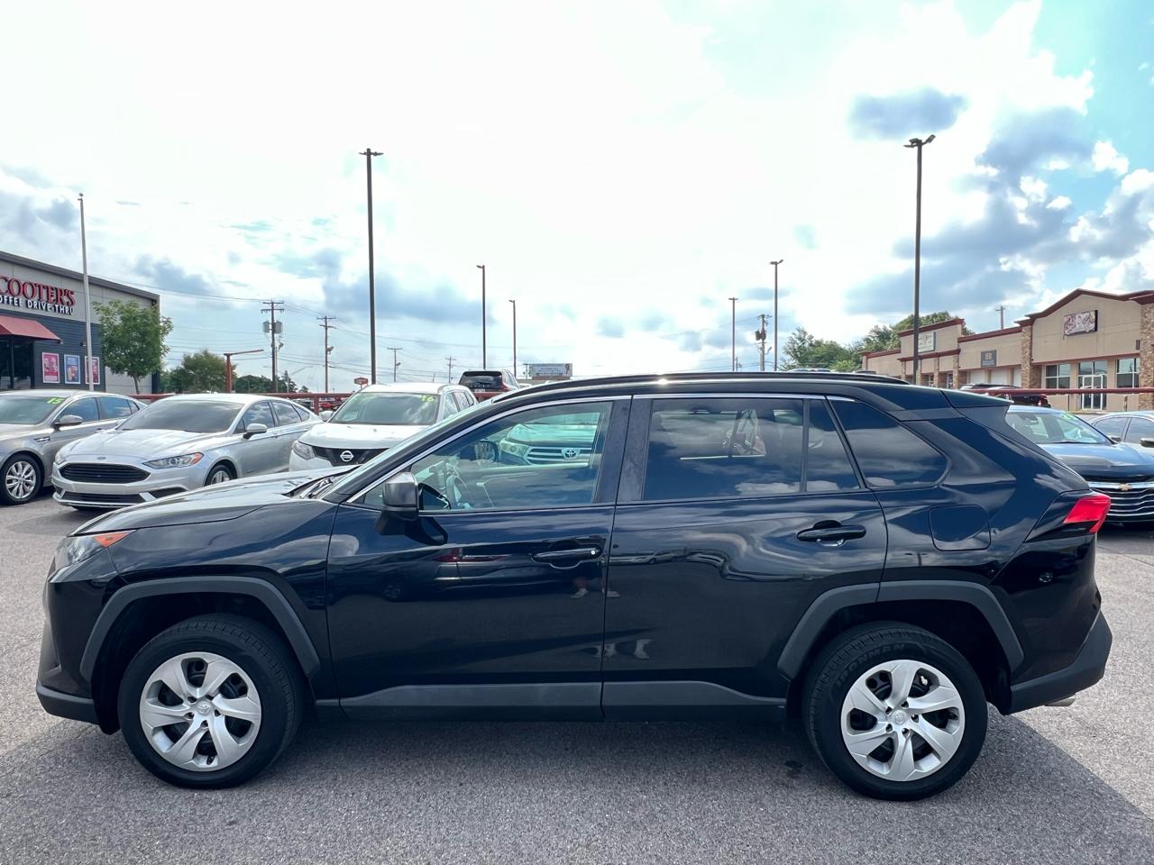 Toyota RAV4 LE AWD 2019