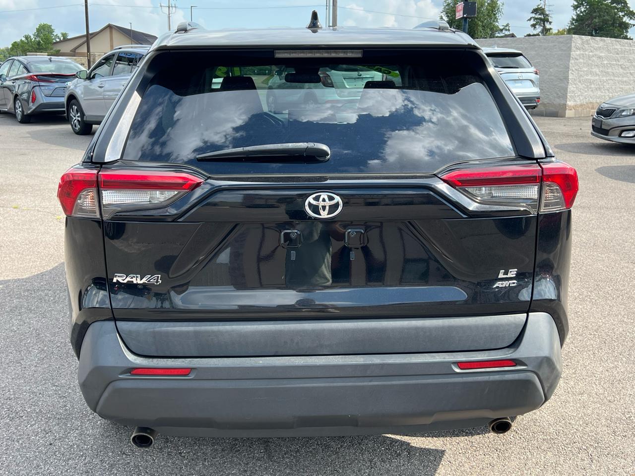 Toyota RAV4 LE AWD 2019