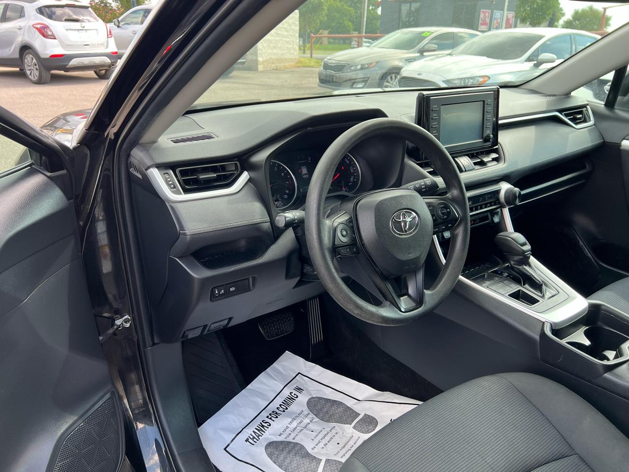 Toyota RAV4 LE AWD 2019