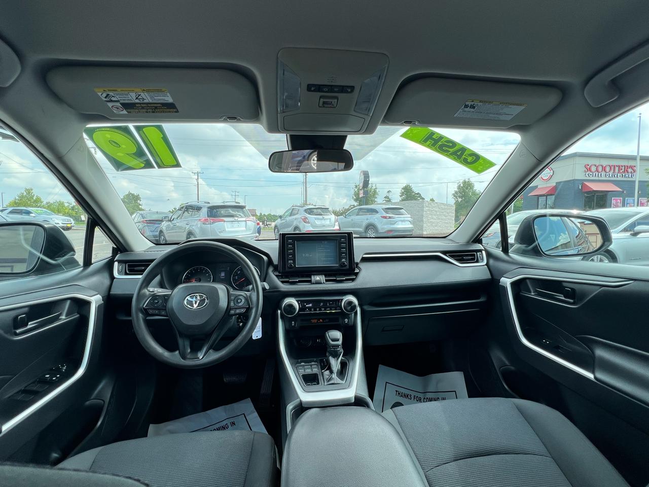 Toyota RAV4 LE AWD 2019