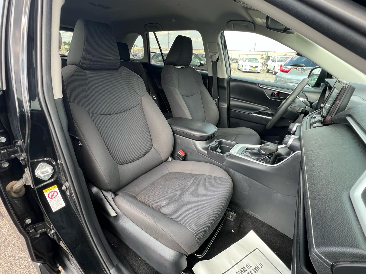 Toyota RAV4 LE AWD 2019
