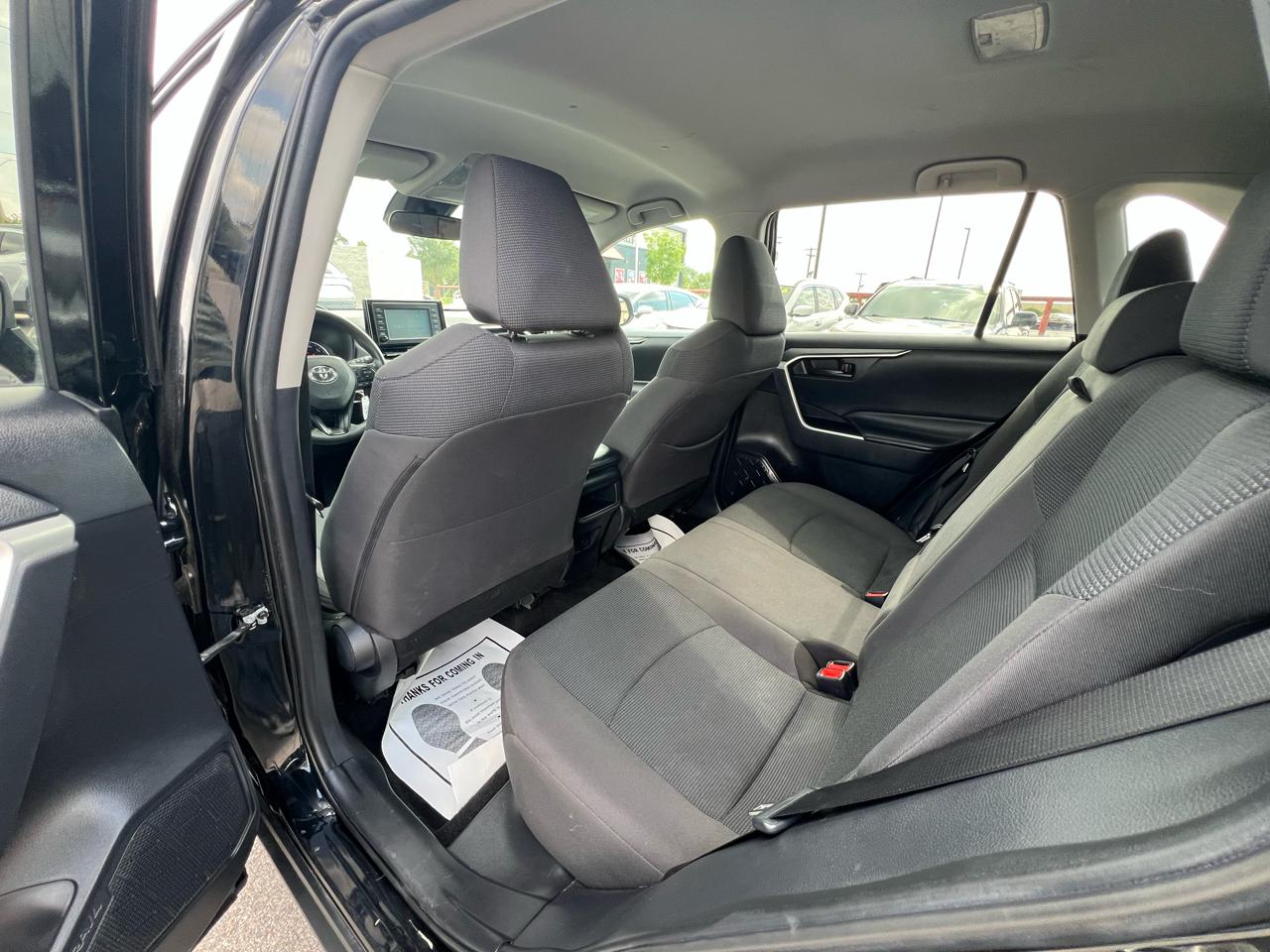 Toyota RAV4 LE AWD 2019