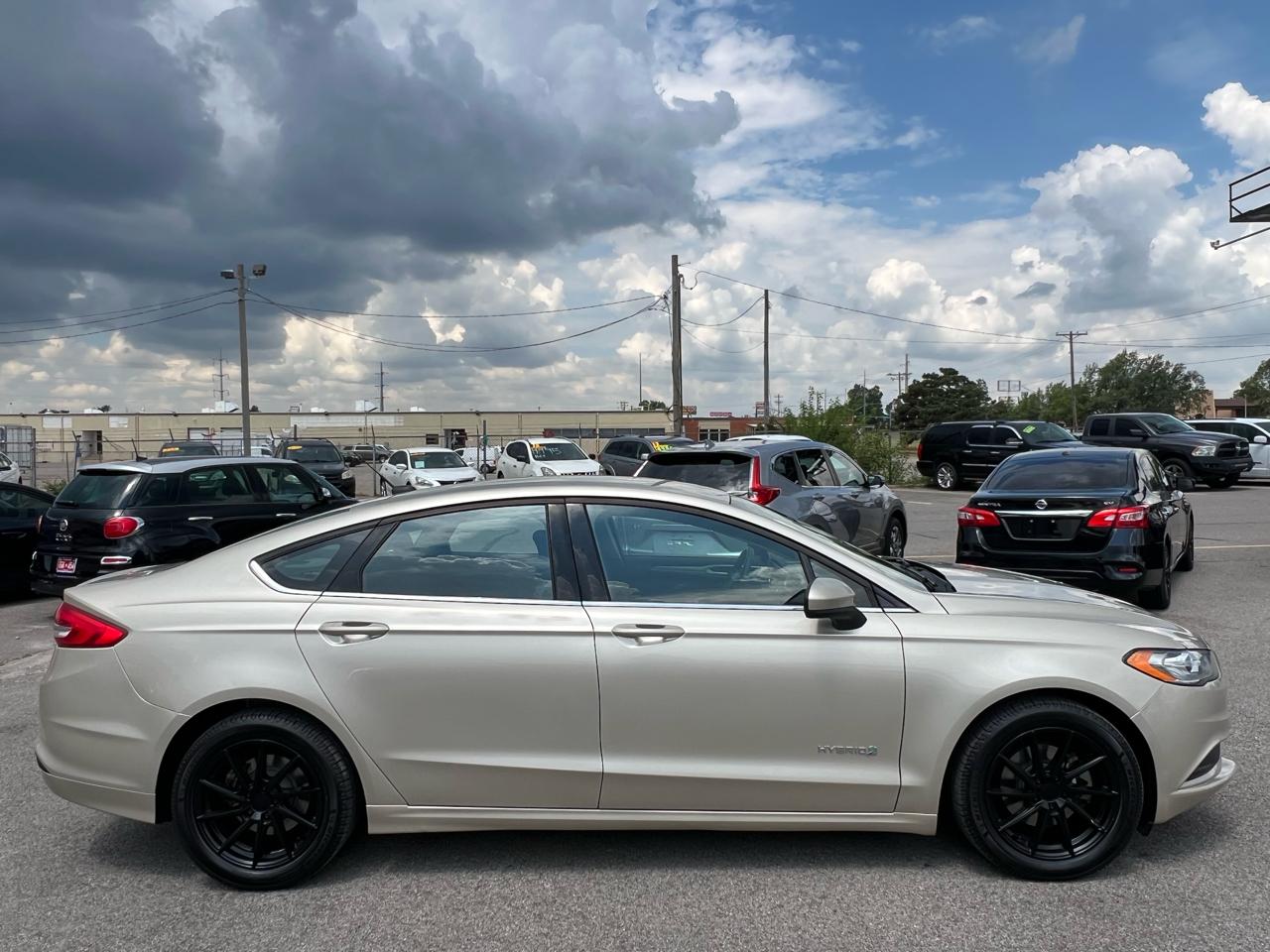 Ford Fusion Hybrid SE 2017