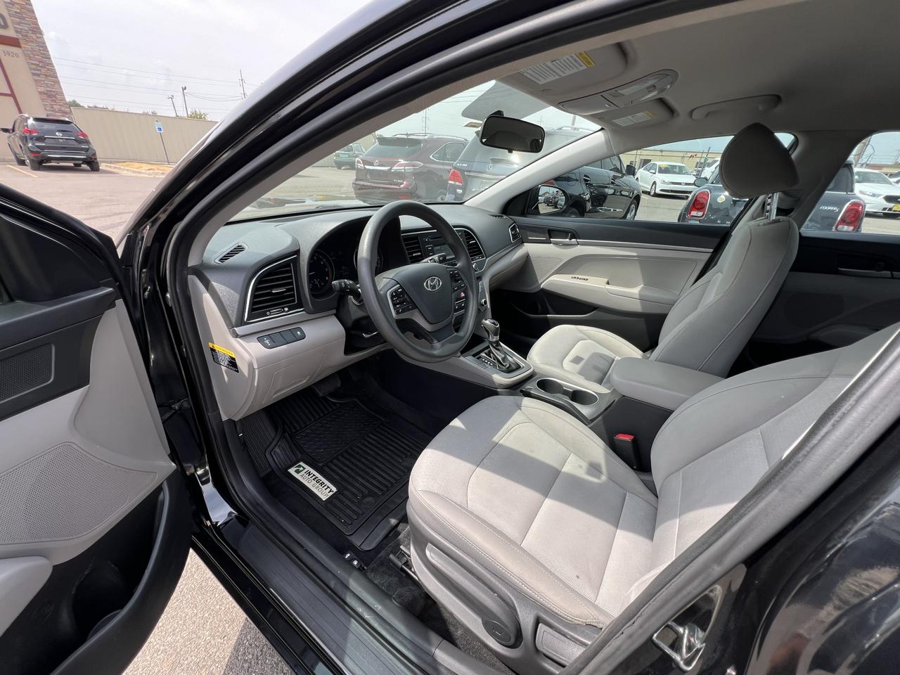 Hyundai Elantra SE 6AT 2017