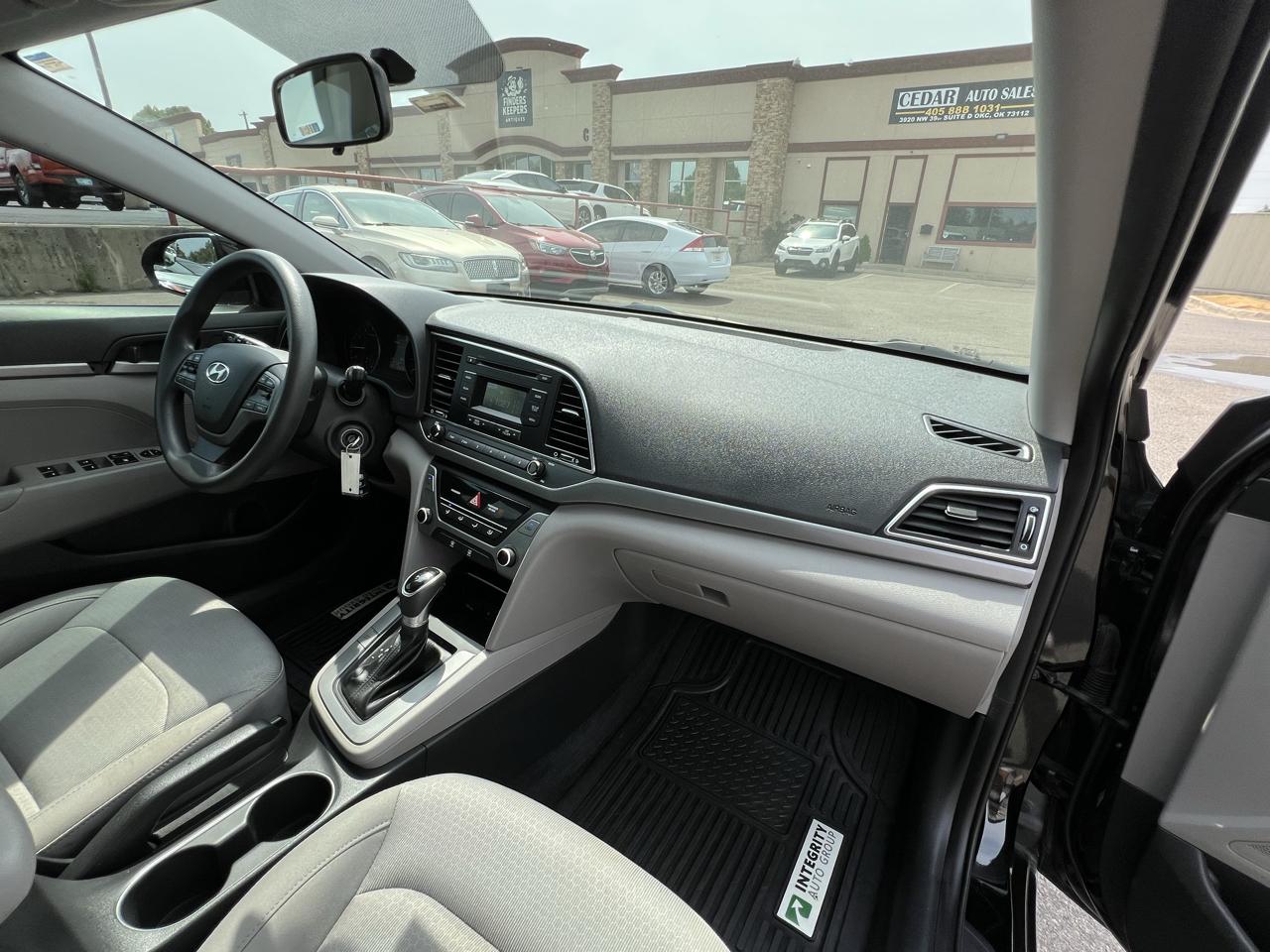 Hyundai Elantra SE 6AT 2017