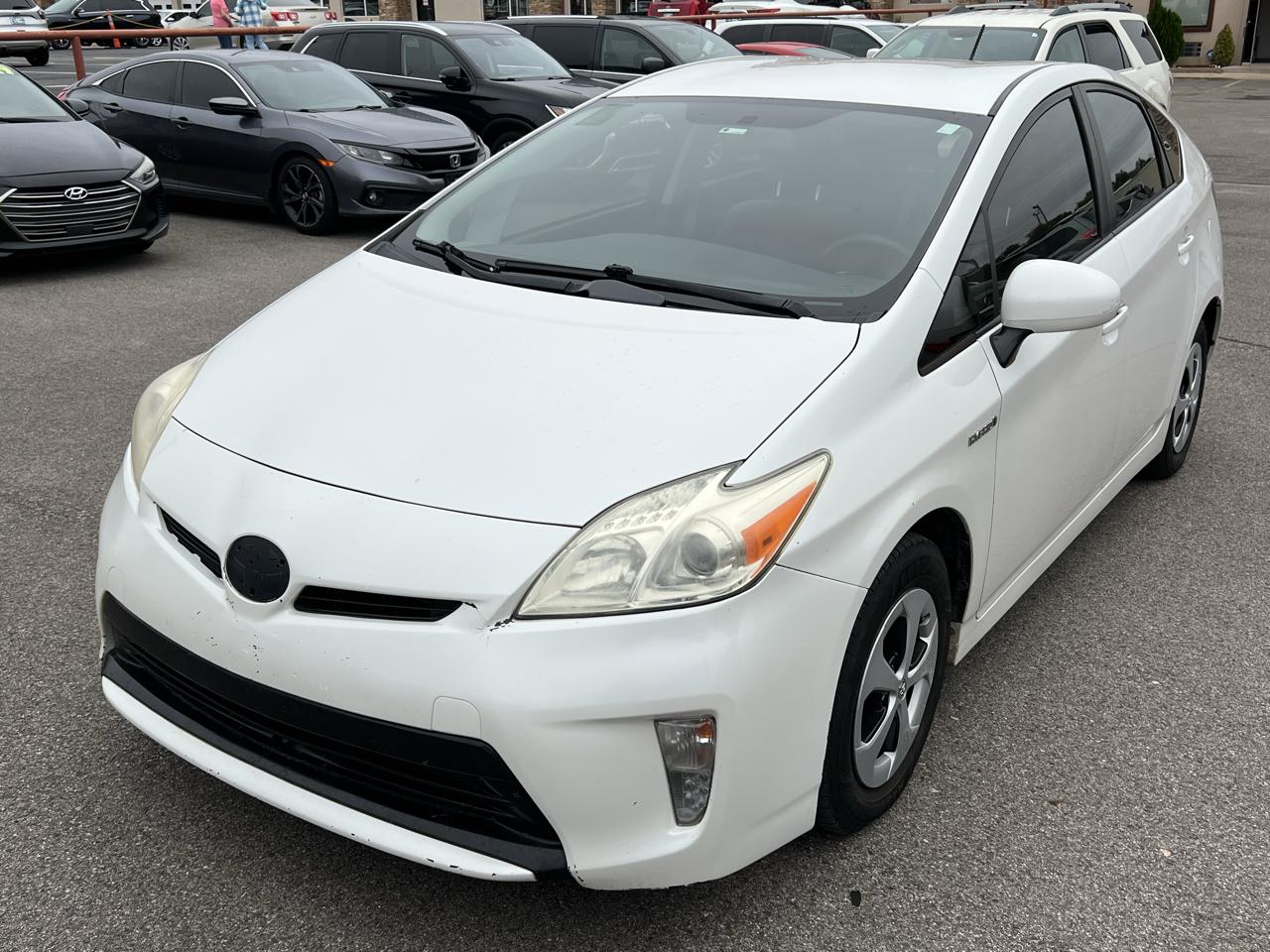 White 2013 Toyota Prius Hatchback Front-Wheel Drive Continuously Variable Transmission