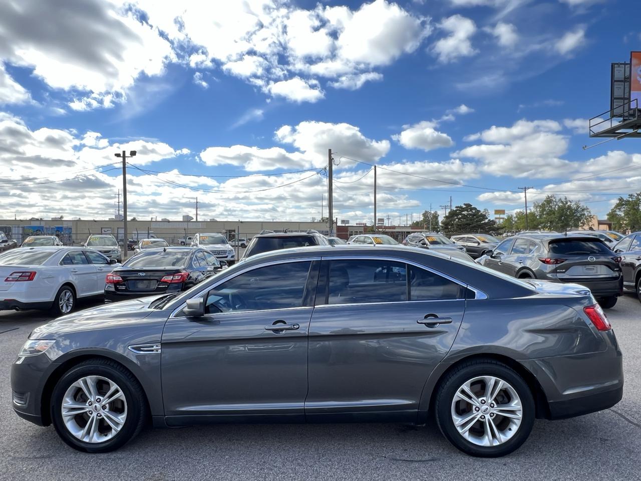 Ford Taurus SE FWD 2016