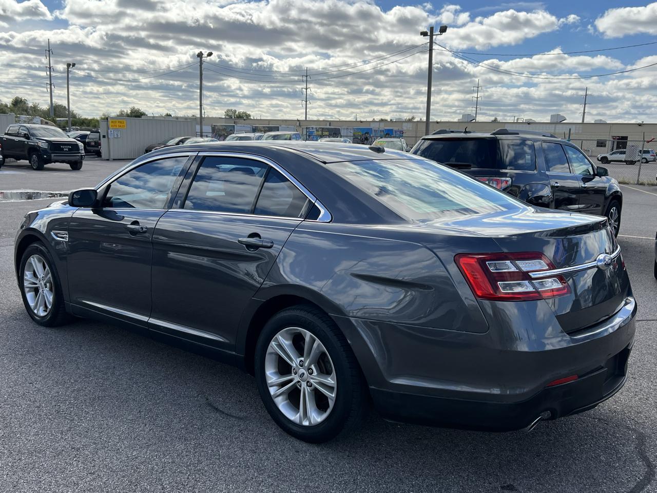 Ford Taurus SE FWD 2016