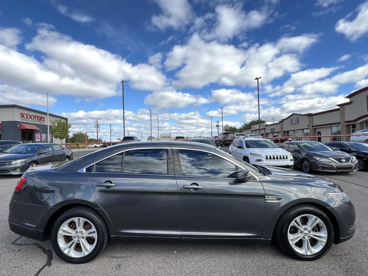 Ford Taurus SE FWD 2016