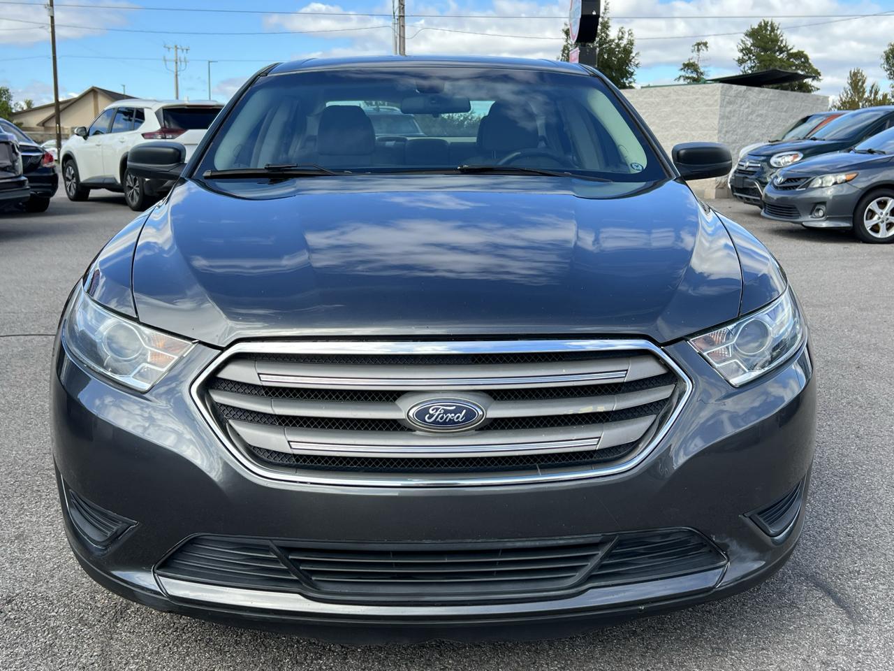 Ford Taurus SE FWD 2016